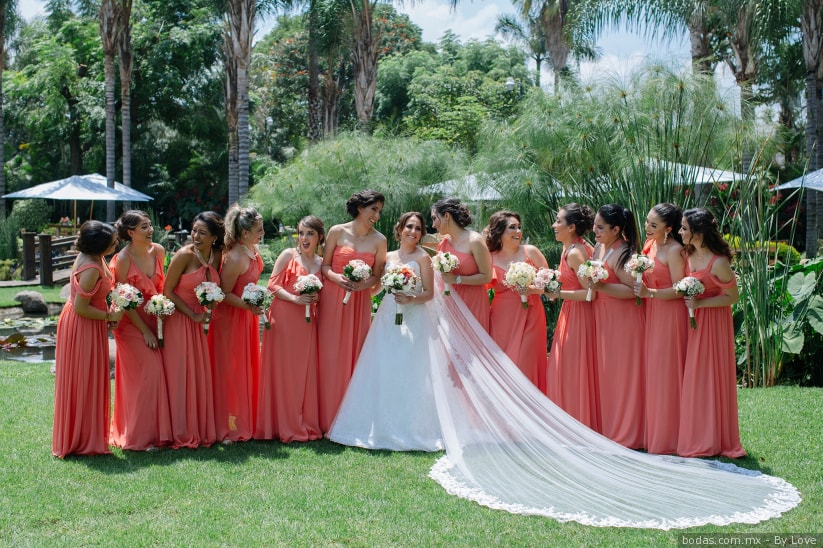 Damas de honor Living Coral